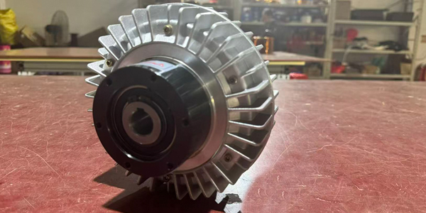 磁粉離合器如何提升包裝機(jī)30%效率性能？